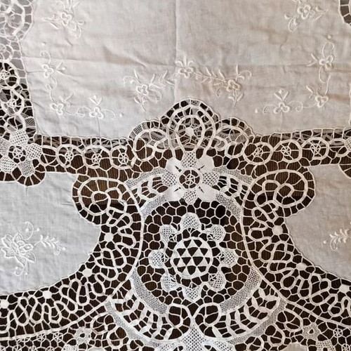 Cutwork embroidered tablecloth new 1.80x1.80