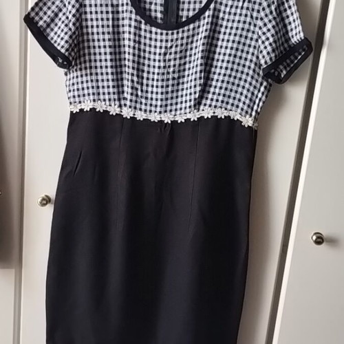 Women's dress short sleeve size 7/8 like new