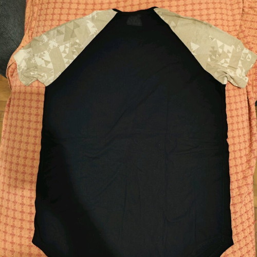 Owl short-sleeve shirt like new, black with beige tribal sleeves, size L