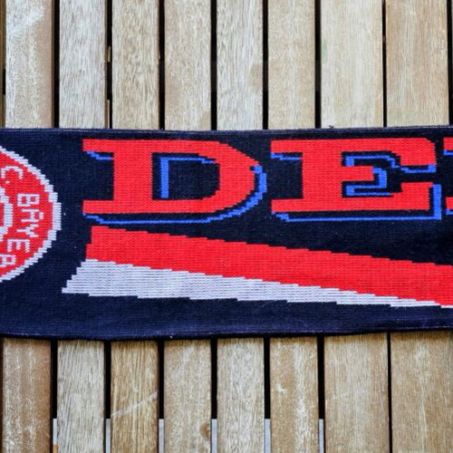 FC Bayern München collectible scarf like new, On Tour – The Show Must Go On