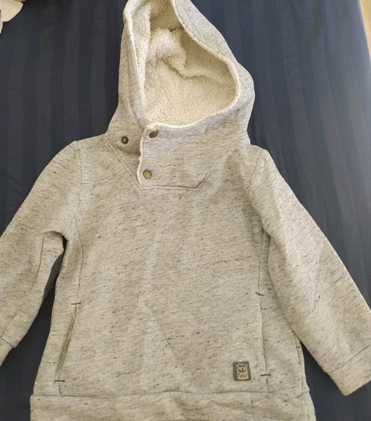 Zara boys/girls sweatshirt, size 2-3 years