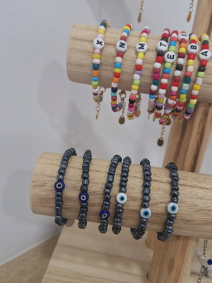 Χειροποίητα παιδικά βραχιόλια κατόπιν παραγγελίας με γυάλινες χάντρες