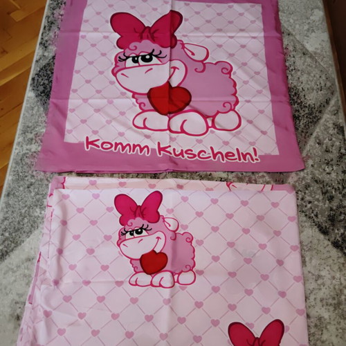 Children's bedding set with pink lamb, like new