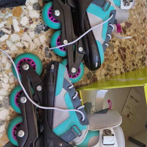 Firefly rollers 33-36 with protective set and helmet, like new