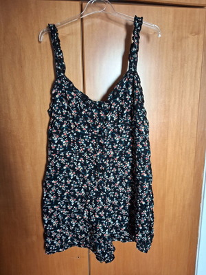 Attrattivo floral one-piece romper like new, black with ruffles
