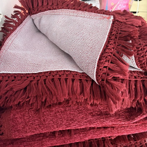 Sofa throws like new, set of 3, burgundy color