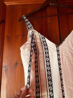 Linen dress from Sciptro, cream and black