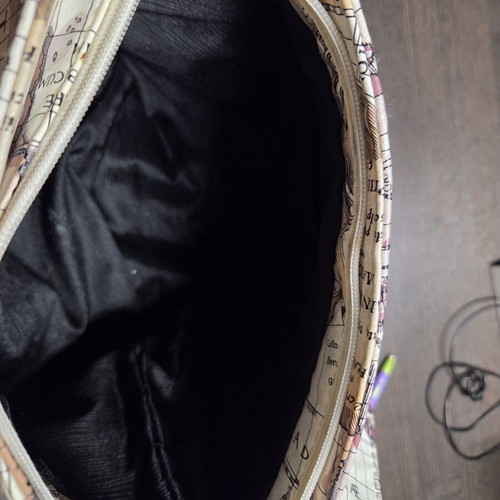 Via Vee shoulder bag like new with front pocket