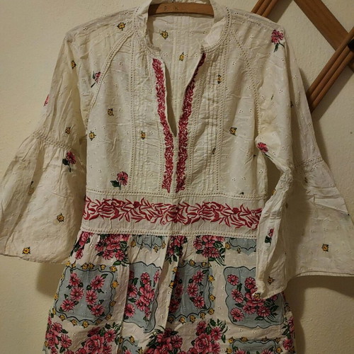Mykonos Boutique Medium blouse like new, embroidered, white