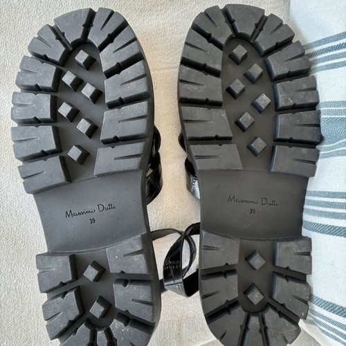Massimo Dutti leather sandals size 39 like new black