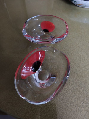 Crystal ashtrays with poppy design set of 2, like new