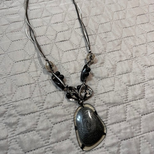 Necklace with black stones like new