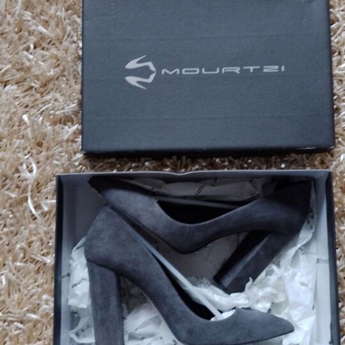 Mourtzi suede pumps like new, size 38, gray