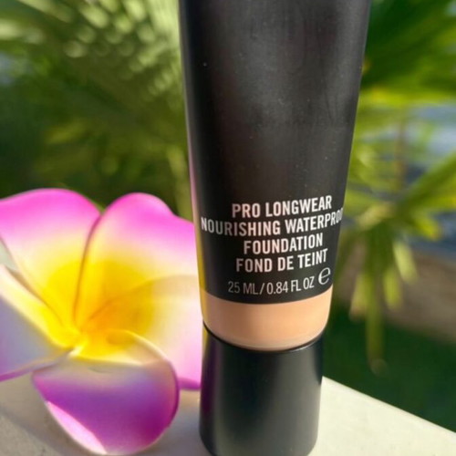 Mac Pro Longwear Nourishing Waterproof Foundation NW25 new