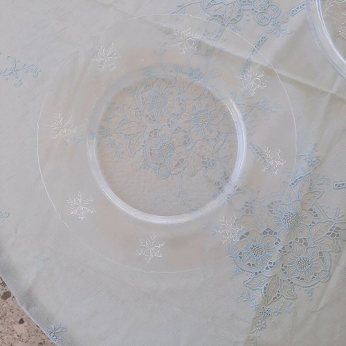Christmas dishes like new, 3 large platters and salt-pepper set