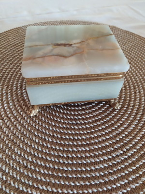 Vintage onyx jewelry box with bronze lion feet, like new