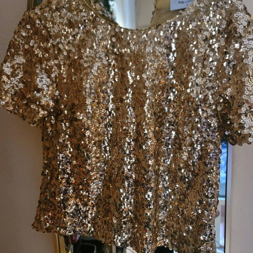 Bsb top with gold sequins like new, size M