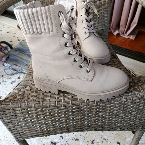 Boots like new, size 42, beige