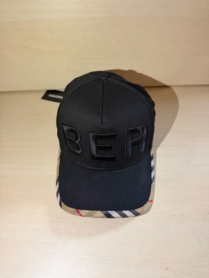 Burberry cap, one size