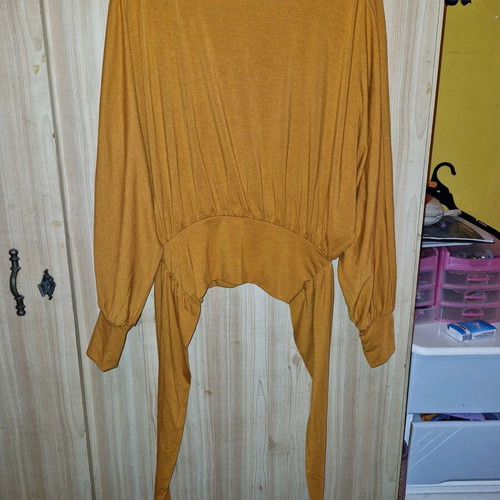 Long-sleeve mustard blouse size L like new