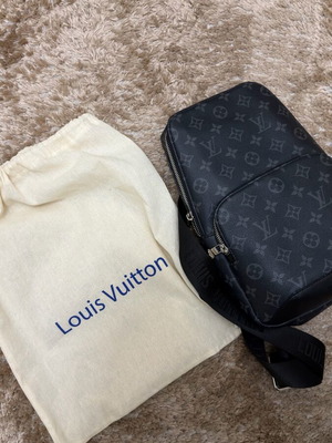 Louis Vuitton Crossbody Bag like new, black