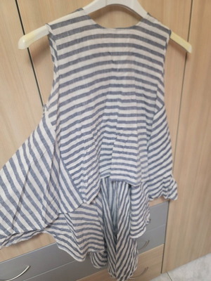 Asymmetric striped top white blue, like new, linen and cotton