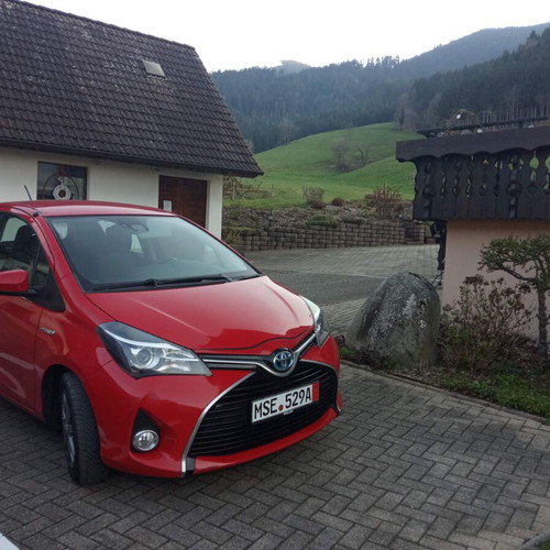 Toyota Yaris Hybrid 1.5 Automatic like new, red, 2016