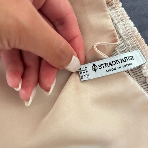 Stradivarius satin crop top size XS like new, white beige