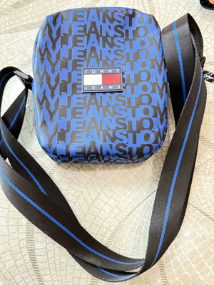 Tommy Hilfiger men's waterproof crossbody bag, black and blue