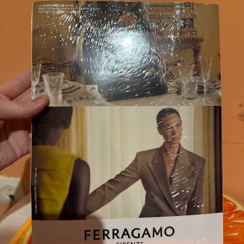 Περιοδικό Madame Figaro με άρωμα Valentino Born In Roma 6ml σαν καινούργιο