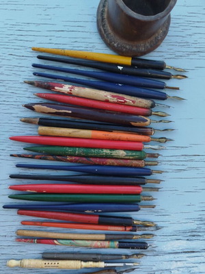 Pens with penholders used, set of 25 pieces