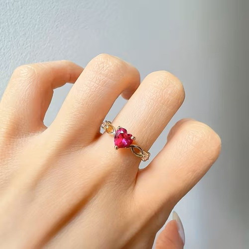 Elegant women's engagement ring with zircon heart, gold plated, new