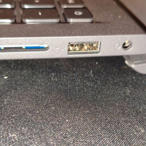 Dell Inspiron 3520 laptop like new, 15.6'' Full HD, Intel Core i5, 16GB RAM, 1TB SSD