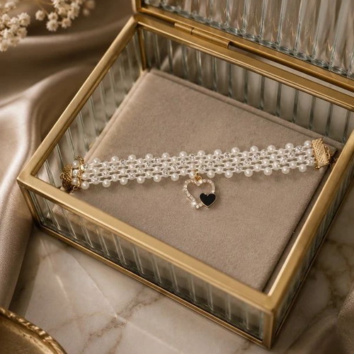 Bracelet with pearls and heart-shaped pendant with black enamel, new