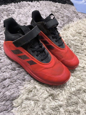 Adidas sports shoes for boys, red, size 38