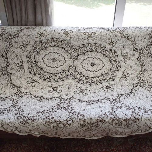 Machine lace tablecloth oval 215x155cm like new, ecru color
