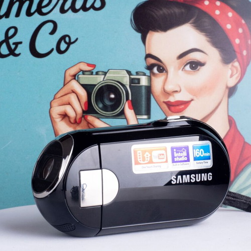 Samsung SMX-C10 vintage compact camcorder used with 10x optical zoom and 8GB SD card