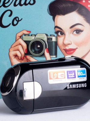 Samsung SMX-C10 vintage compact camcorder used with 10x optical zoom and 8GB SD card