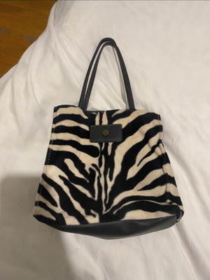 Thiros shoulder bag like new, animal print black and white