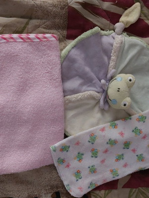 Baby towels like new with beautiful designs and colors