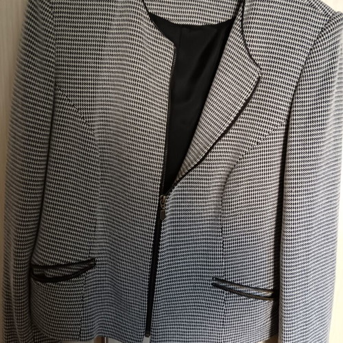 Women's black and white jacket like new