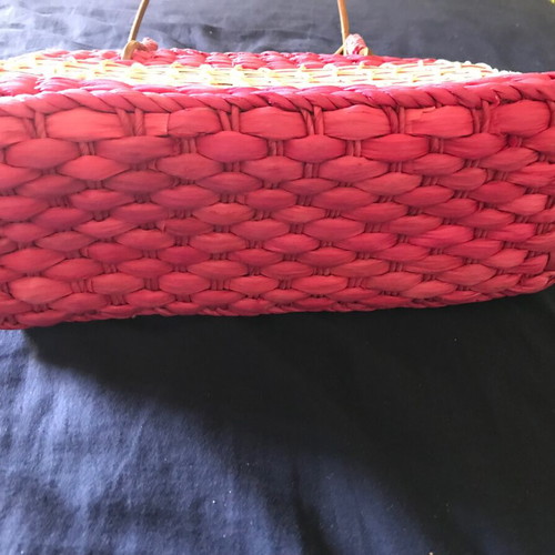 Handmade shoulder bag in fuchsia straw, new