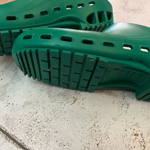 Surgical clogs like new, size 44-45, green