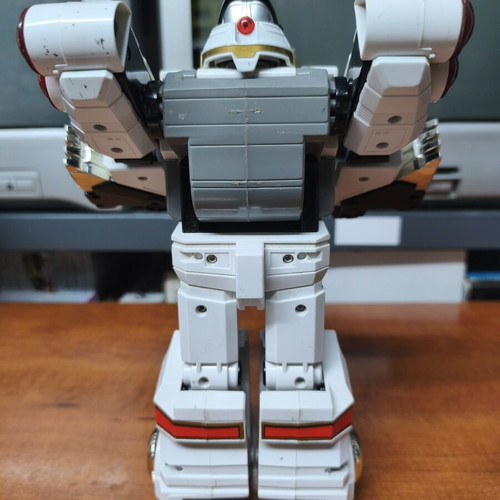 Tigerzord Power Rangers figure with white Power Ranger