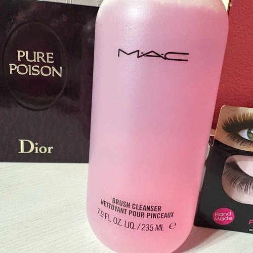 Mac brush cleanser new with free false eyelashes