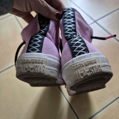 All Star Chuck Taylor pink athletic shoes like new with two types of laces size 37.5