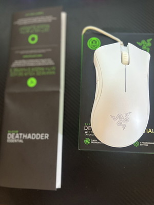 Razer DeathAdder Essential gaming mouse like new with side buttons