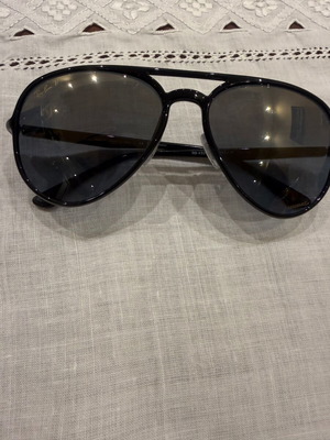 Ray Ban sunglasses black unisex used with minor lens scratches