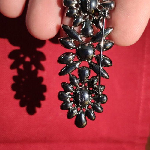 Swarovski brooch like new, green and silver