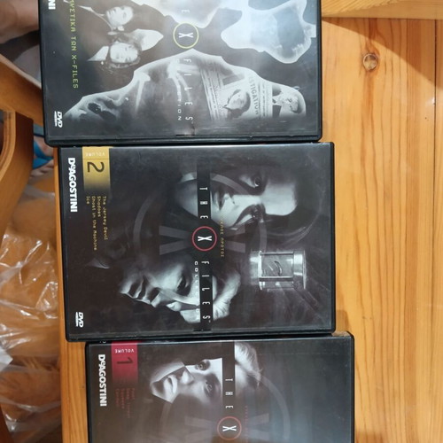 The X-Files 3 DVD set like new with subtitles